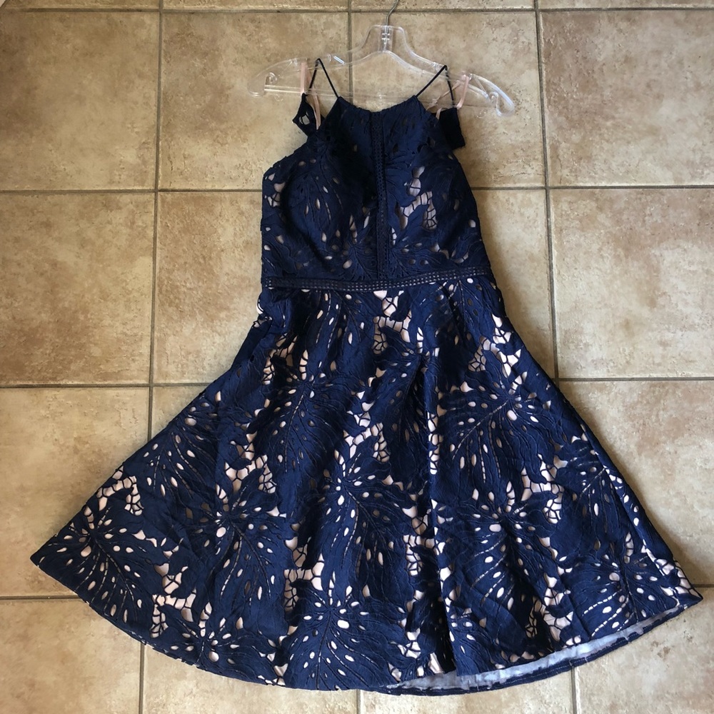 Summer Forml 💙 Peep Through Halter Dress